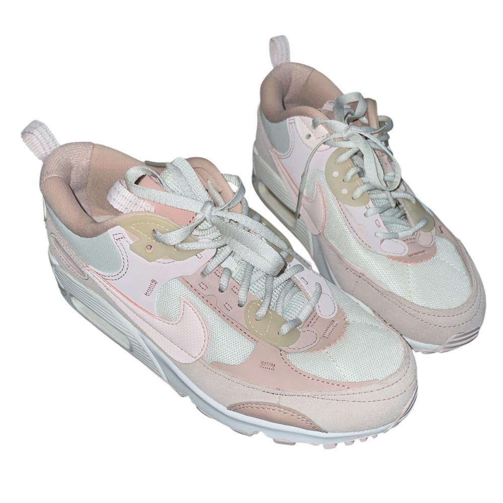 Nike Women's Air Max 90 Futura Casual Sneakers from Finish Line Size 7 K-6 - Picture 2 of 6